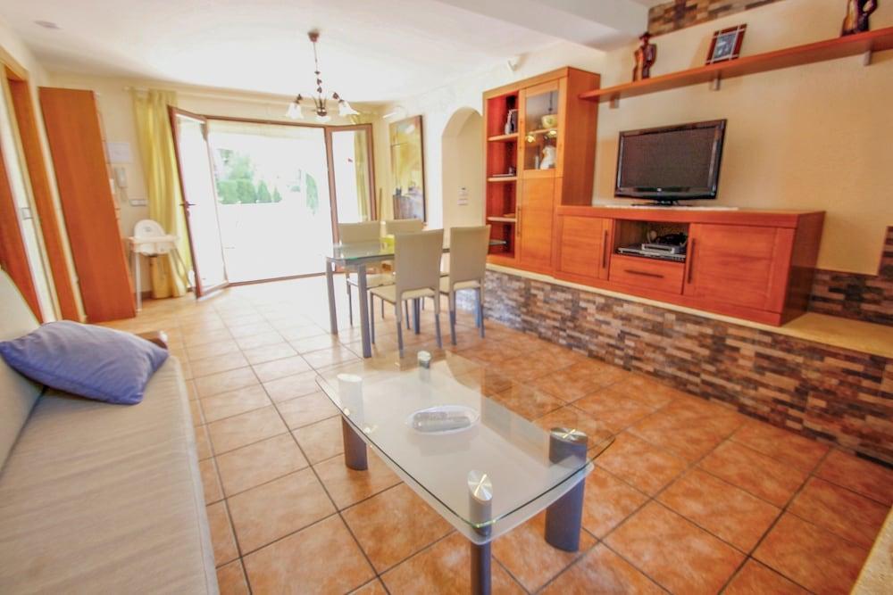 Juanjo - Lovely Detached In